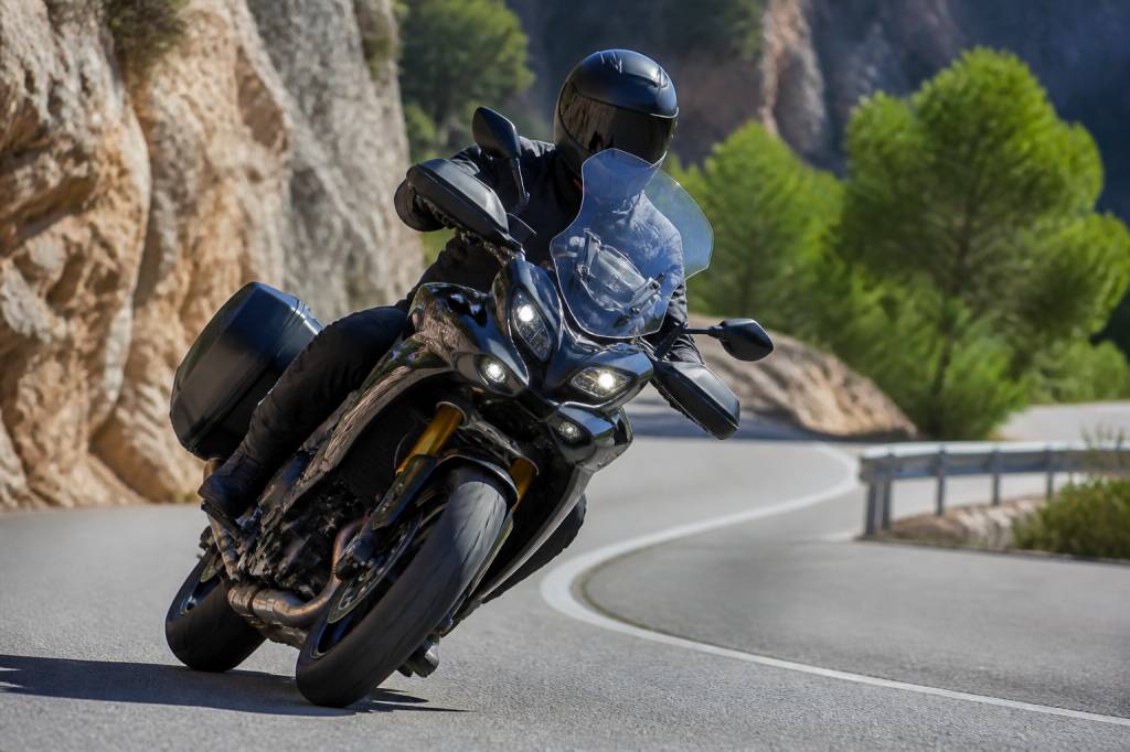 Bridgestone t33 test : essai complet du pneu sport touring